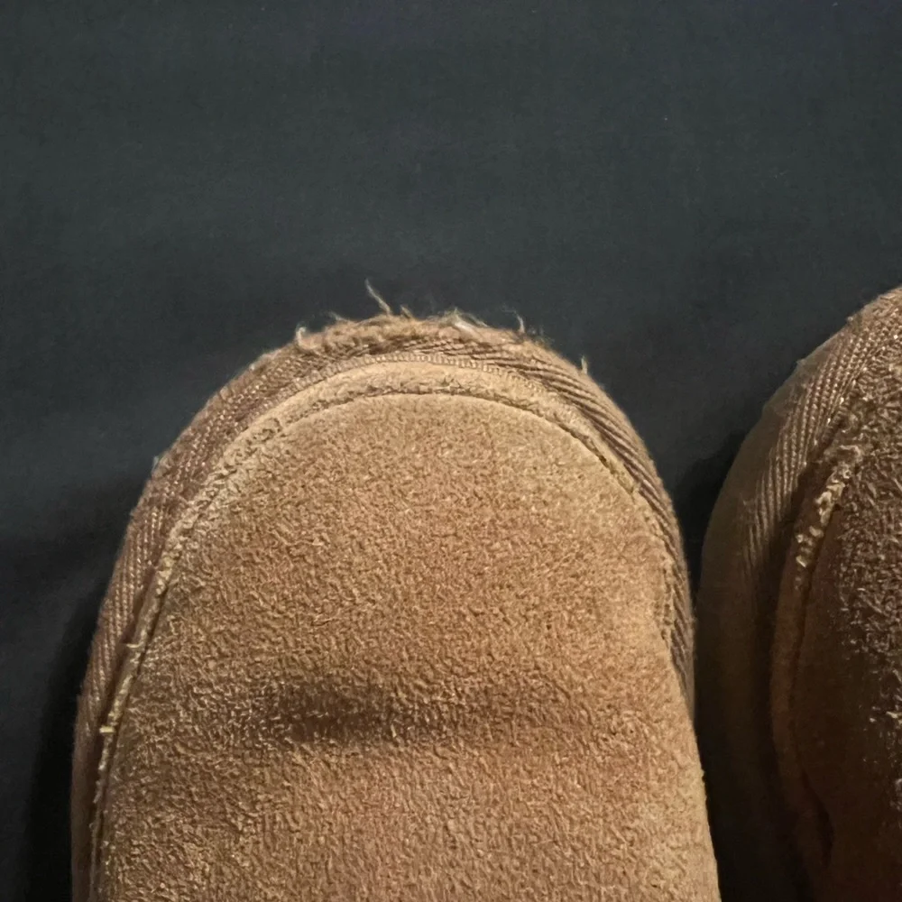 Little kids size 10 UGGS Neumel II Boots